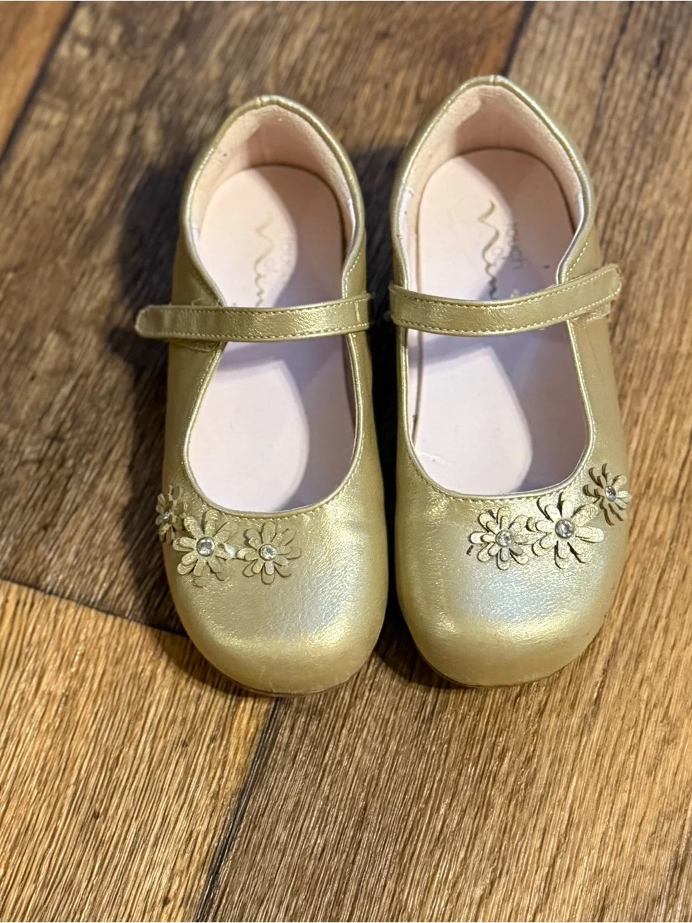 Touch of Nina- Gold Mary Jane Dress Shoes with Floral Accents- girls size:11